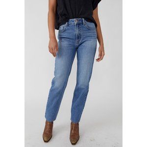 NWT Free People Pacifica Straight Leg Jeans / Mid Blue